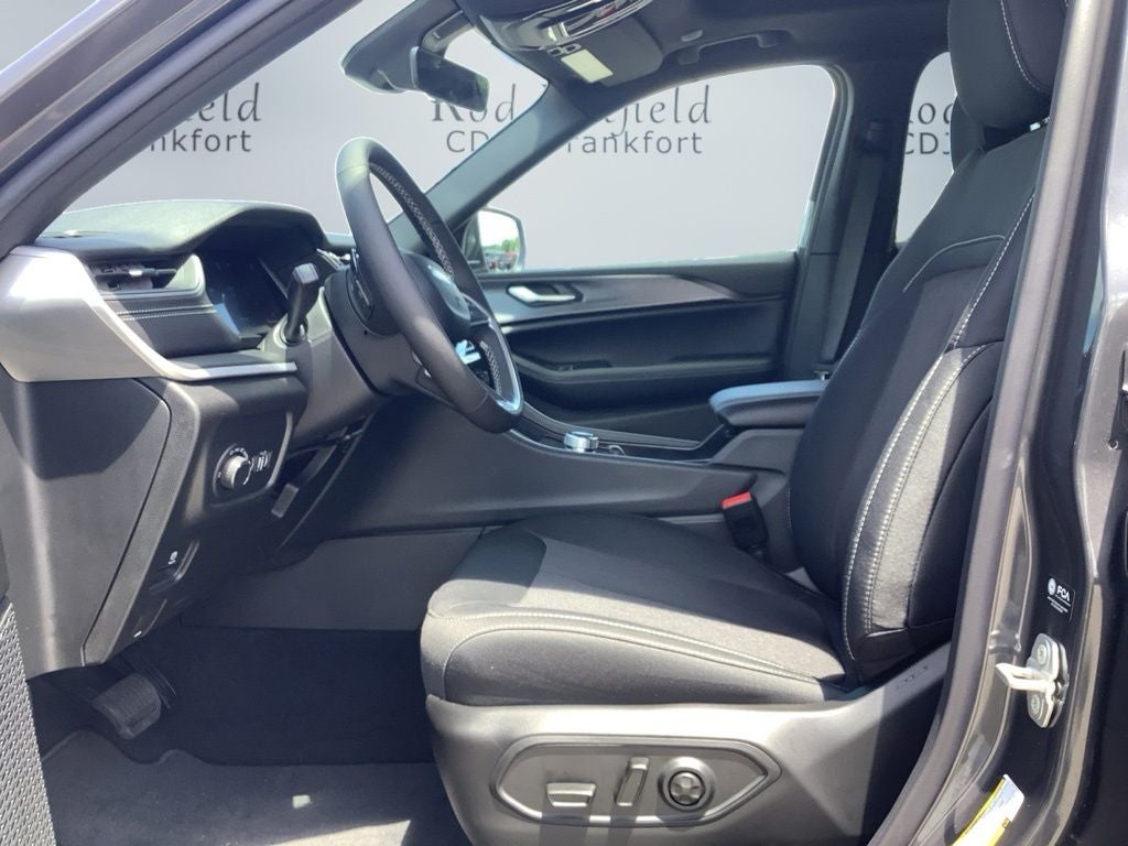 2026 Jeep Grand Cherokee GRAND CHEROKEE LAREDO X 4X4
