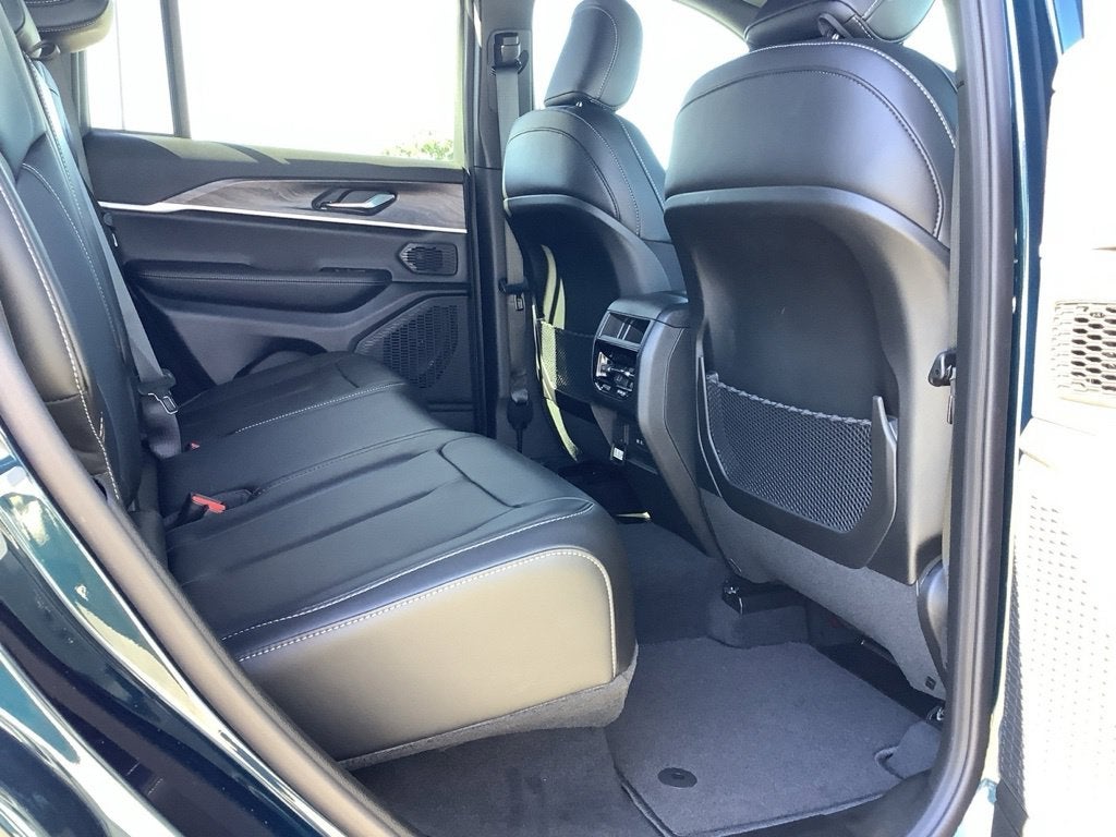 2027 Jeep Grand Cherokee GRAND CHEROKEE LIMITED 4X4