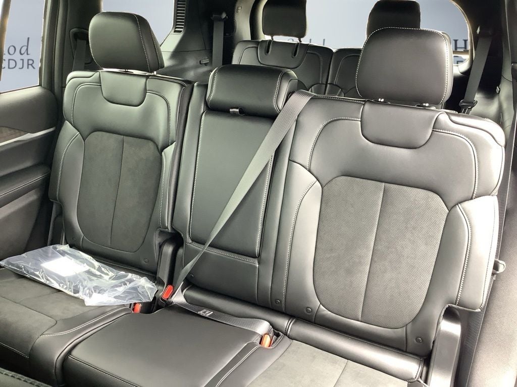 2026 Jeep Grand Cherokee GRAND CHEROKEE L LAREDO ALTITUDE 4X4