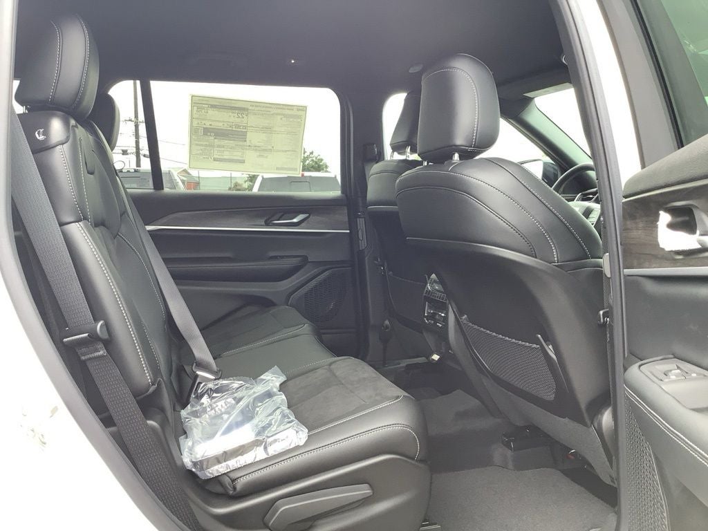 2026 Jeep Grand Cherokee GRAND CHEROKEE L LAREDO ALTITUDE 4X4