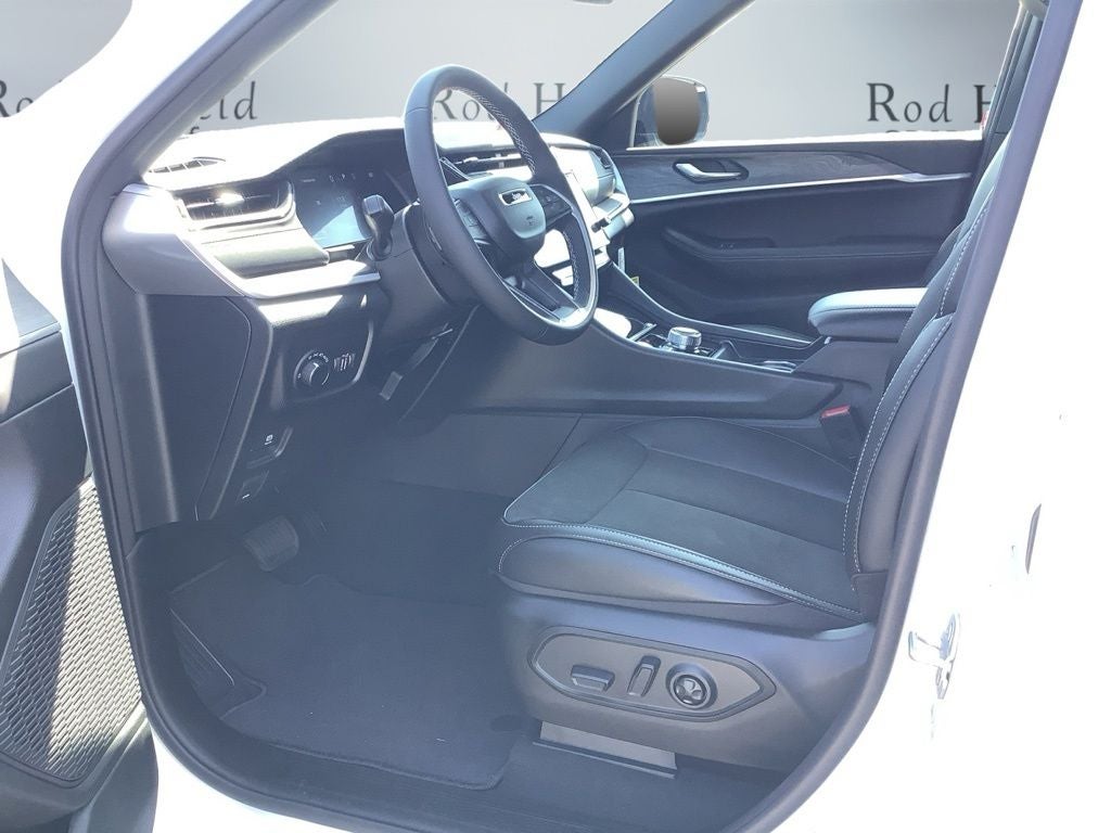 2027 Jeep Grand Cherokee GRAND CHEROKEE L LAREDO ALTITUDE 4X4