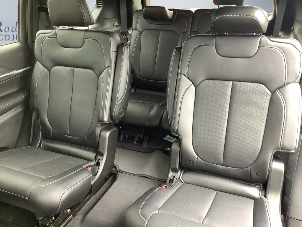 2027 Jeep Grand Cherokee GRAND CHEROKEE L LIMITED RESERVE 4X4