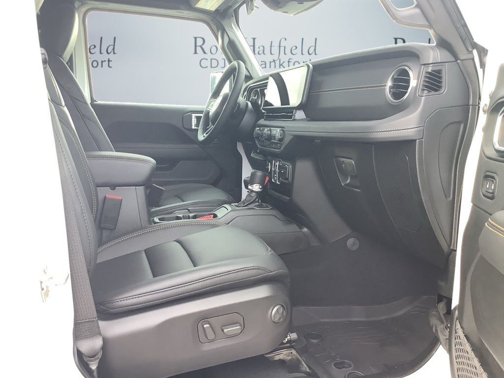 2026 Jeep Gladiator GLADIATOR SAHARA 4X4