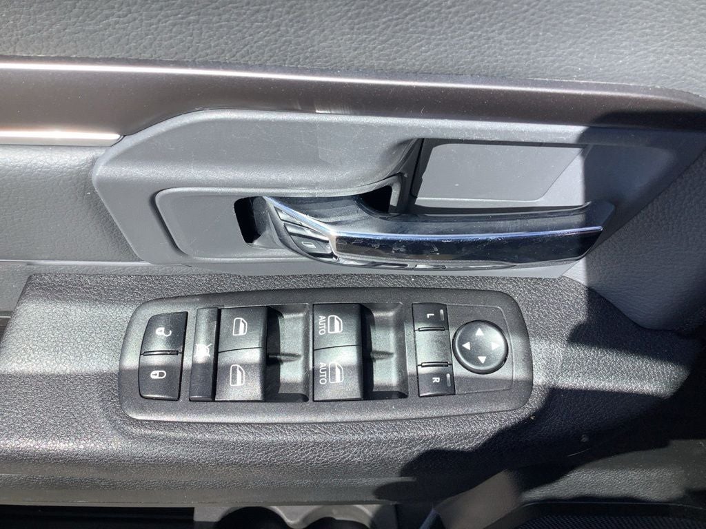 2023 RAM 1500 Classic SLT Crew Cab 4x4 5'7' Box