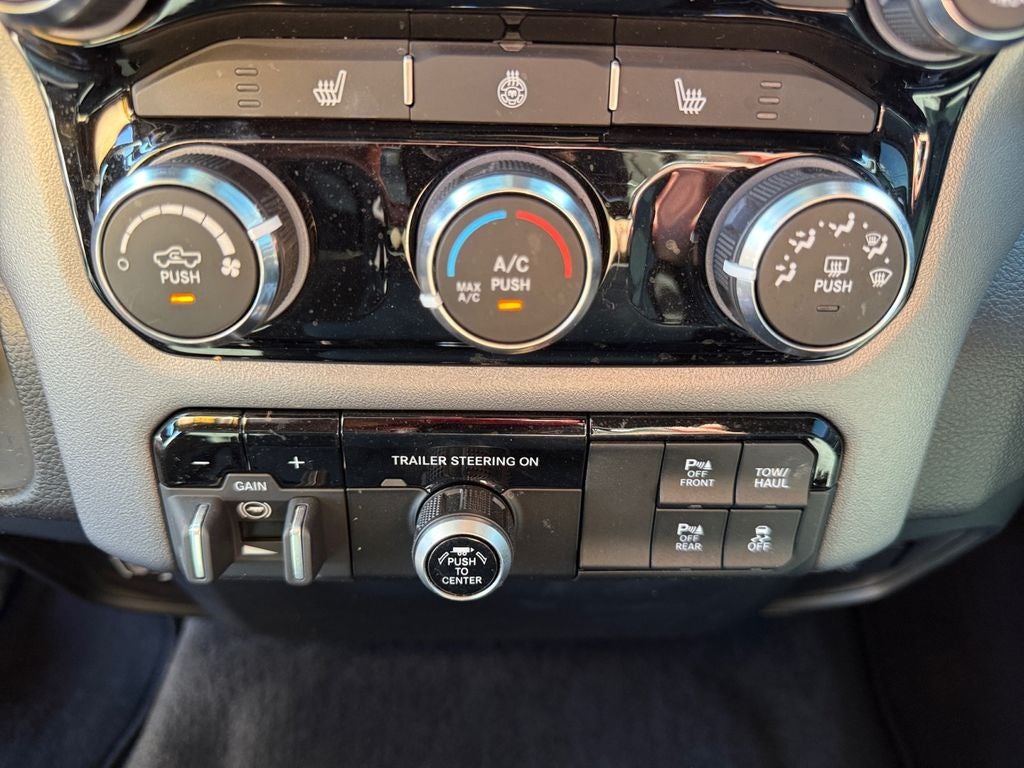 2025 RAM 1500 Big Horn Crew Cab 4x4 6'4' Box