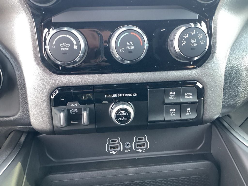 2026 RAM Ram 1500 RAM 1500 EXPRESS CREW CAB 4X4 5'7' BOX