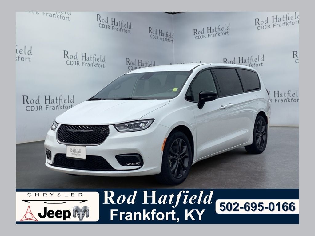 2026 Chrysler Pacifica Select's photo