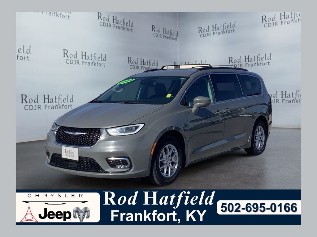 2022 Chrysler Pacifica Touring L's photo