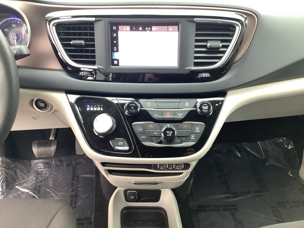 2022 Chrysler Voyager LX