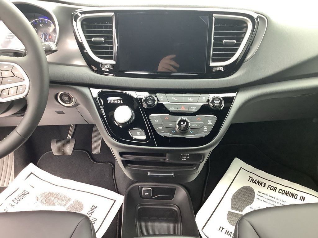 2026 Chrysler Voyager VOYAGER LX