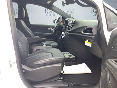 2026 Chrysler Voyager VOYAGER LX