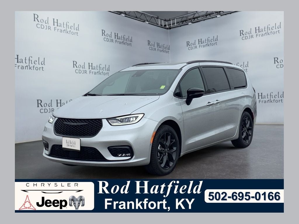 2026 Chrysler Pacifica Limited's photo