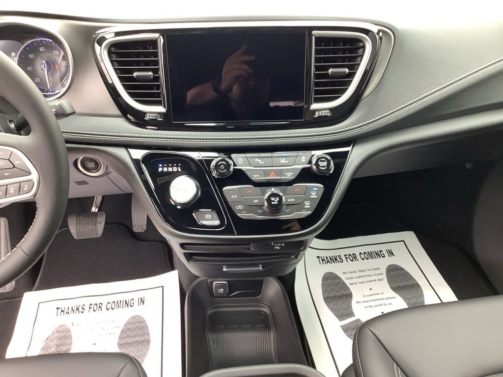 2027 Chrysler Pacifica PACIFICA SELECT AWD