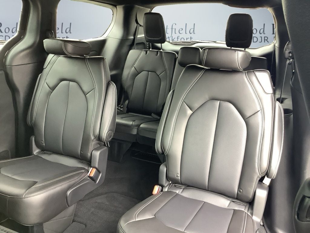 2027 Chrysler Pacifica PACIFICA SELECT AWD