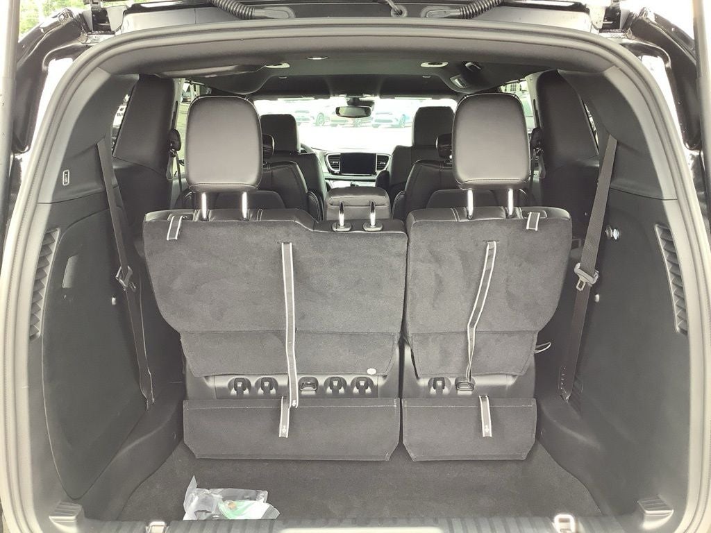 2027 Chrysler Pacifica PACIFICA SELECT AWD