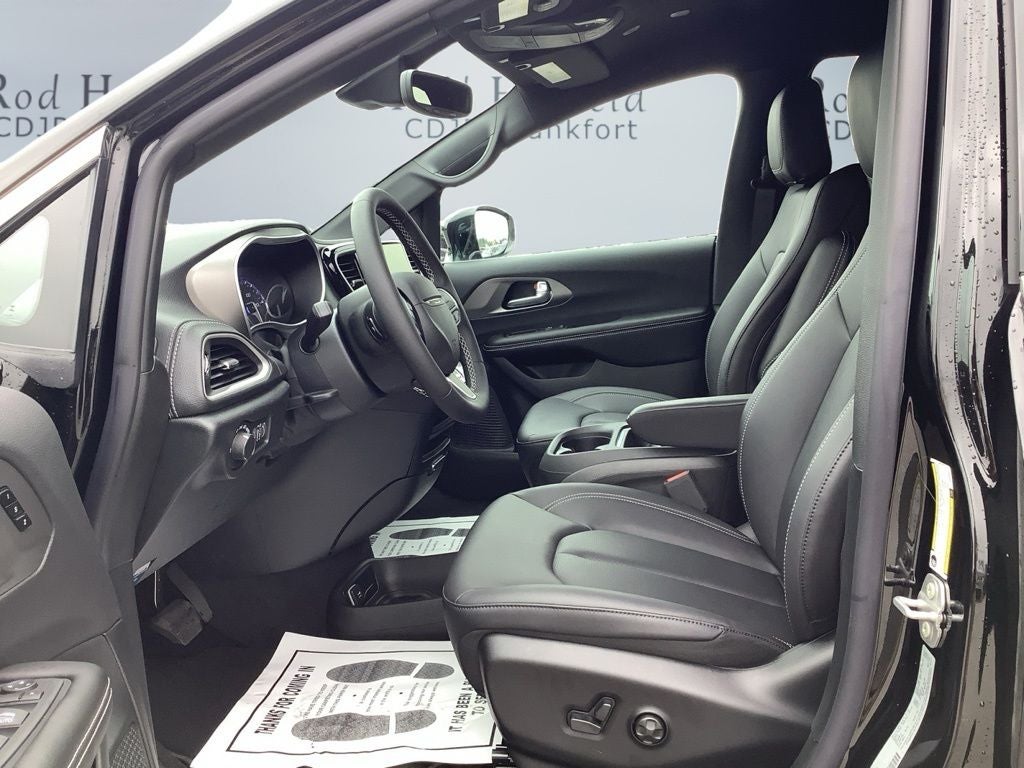 2027 Chrysler Pacifica PACIFICA SELECT AWD