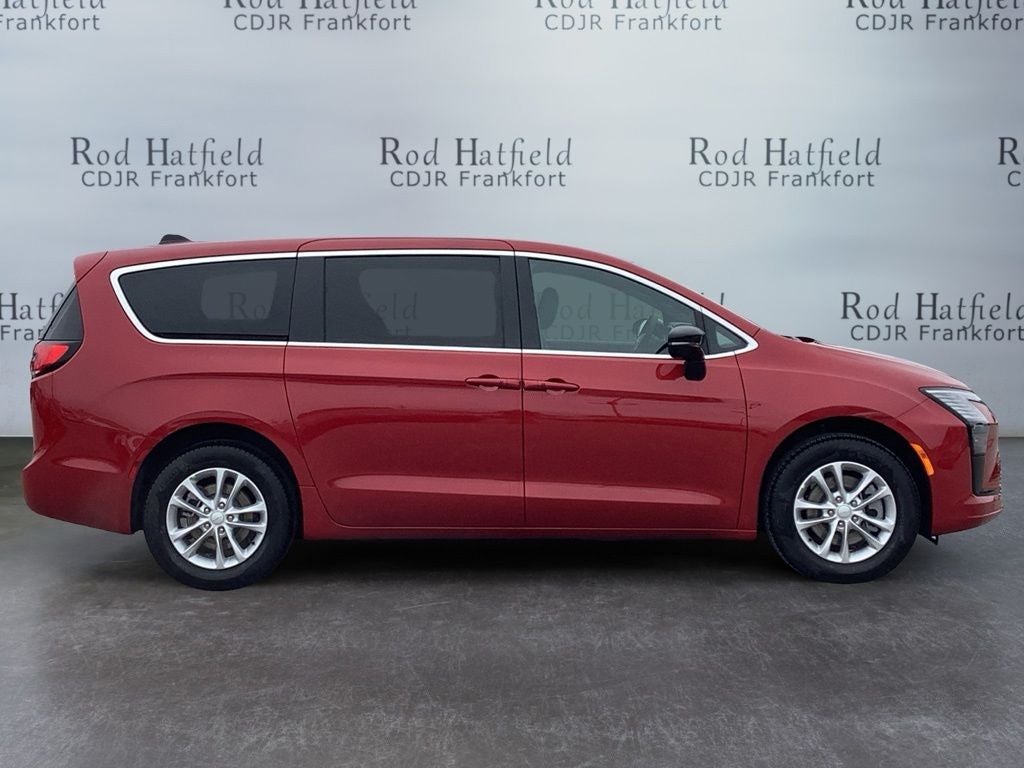 2027 Chrysler Pacifica PACIFICA SELECT AWD