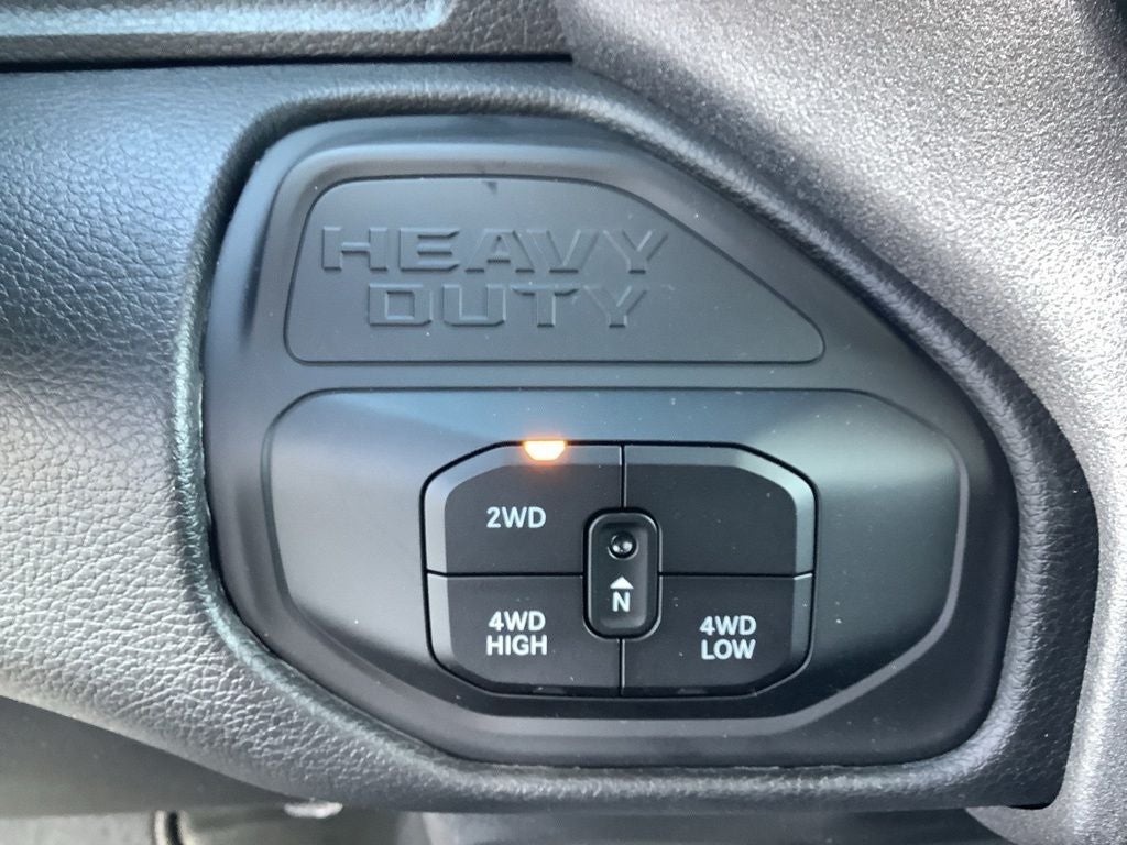 2026 RAM Ram 2500 RAM 2500 BLACK EXPRESS CREW CAB 4X4 6'4' BOX