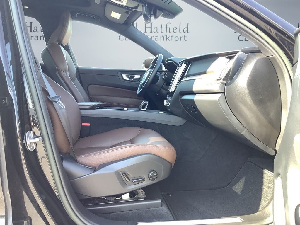 2023 Volvo XC60 B5 Plus Bright Theme