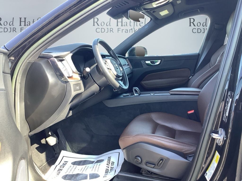 2023 Volvo XC60 B5 Plus Bright Theme